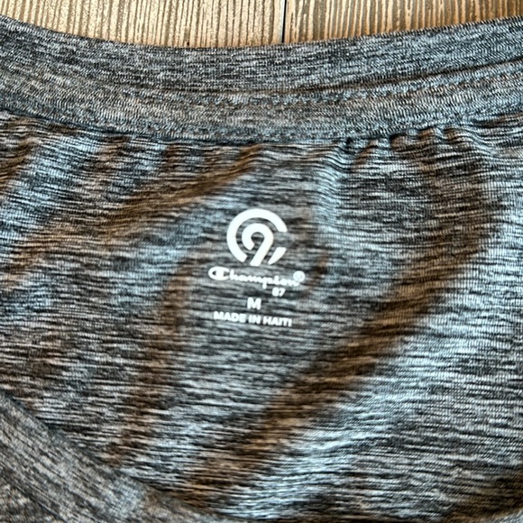 Loose fit champion tank with angled bottom - Picture 2 of 3